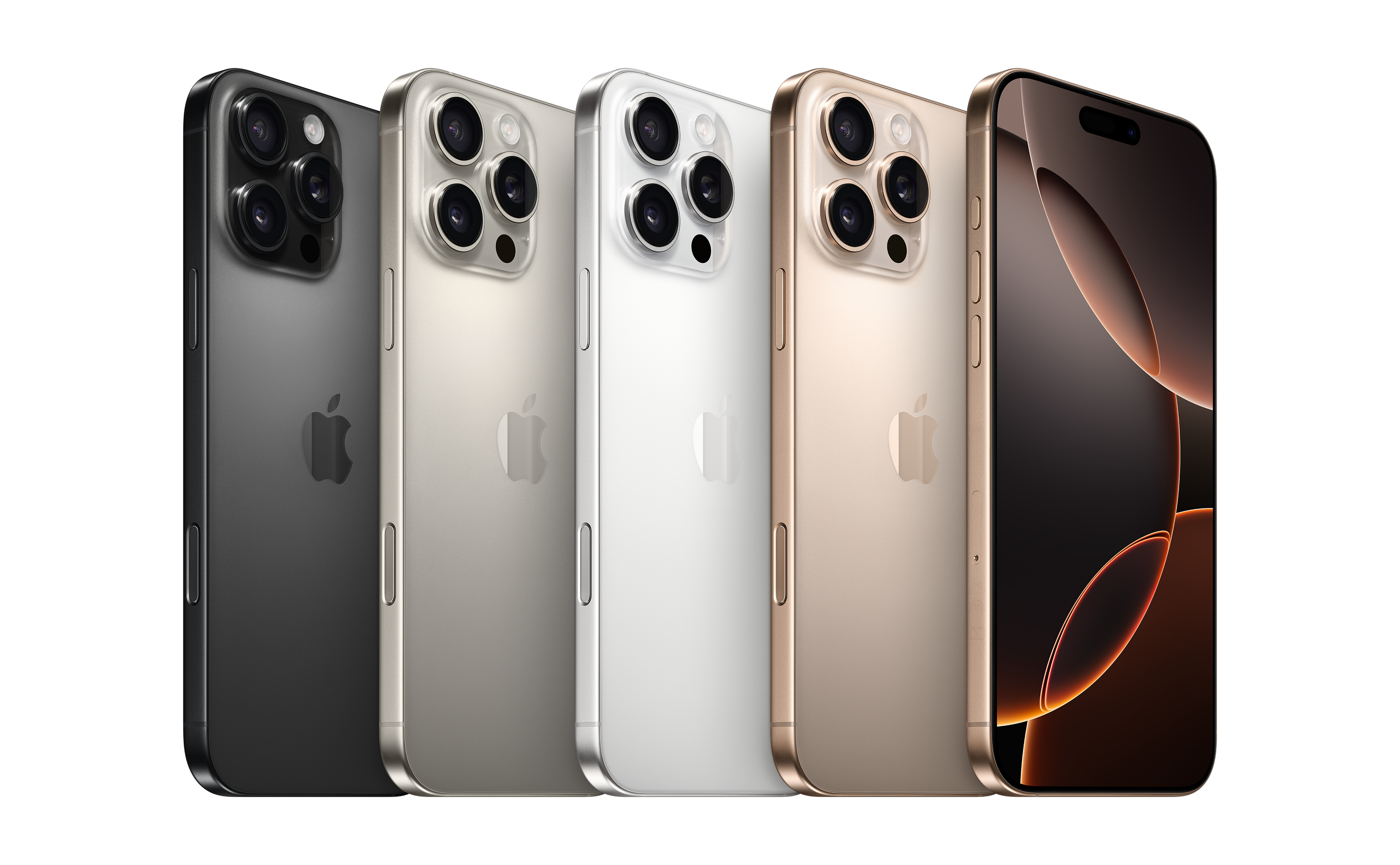 Billedet viser fire iPhone 16 pro i nuancerne, Black Titanium, Desert Titanium, White Titanium og Sand Titanium, vist med bagsiden for at fremhæve kamerasystemet, den femte mobil viser den abstrakte skærm design 
